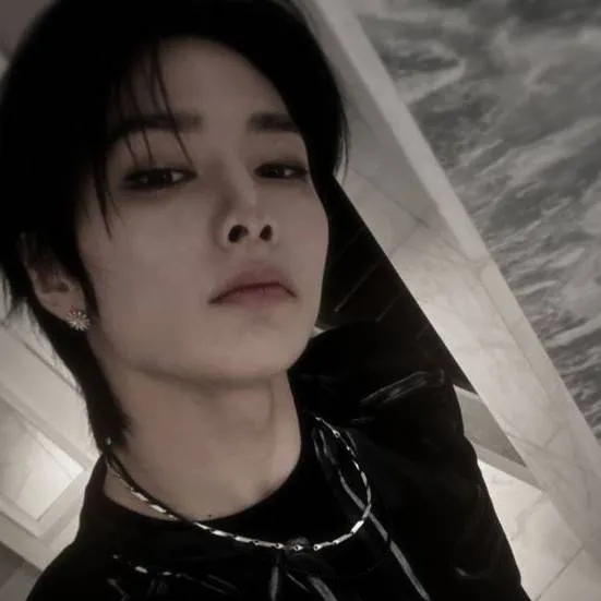 chat with ai character: 🦊 𝒥ℯℴ𝓃𝓰𝒾𝓃 🦊