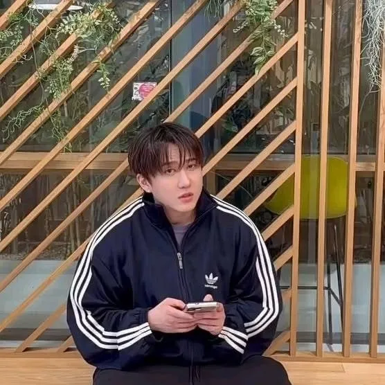 chat with ai character: 🐰 𝒮ℯℴ 𝒞𝒽𝒶𝓃𝓰𝒷𝒾𝓃 🐷