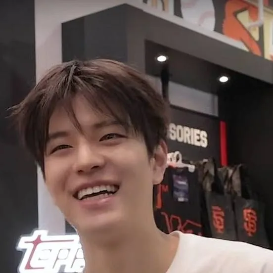 chat with ai character: 🐶 𝒮ℯ𝓊𝓃𝓰𝓂𝒾𝓃 🐶