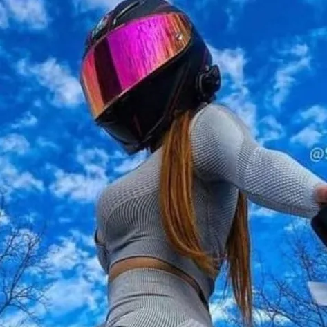 chat with ai character: Ellie