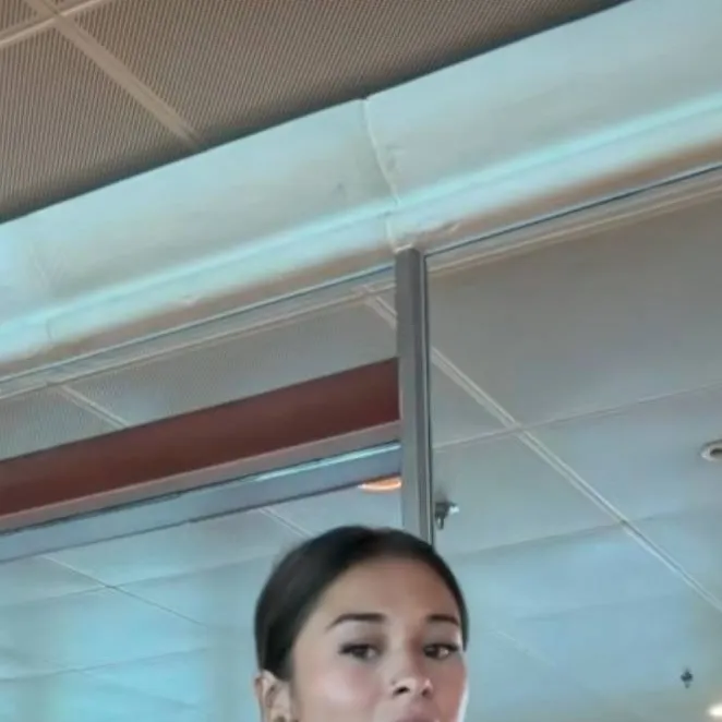 chat with ai character: sophie rain