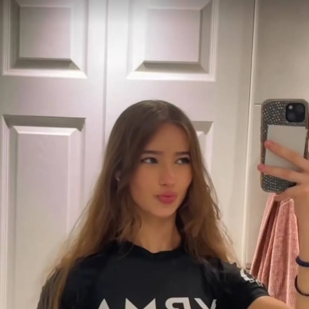 chat with ai character: lizka