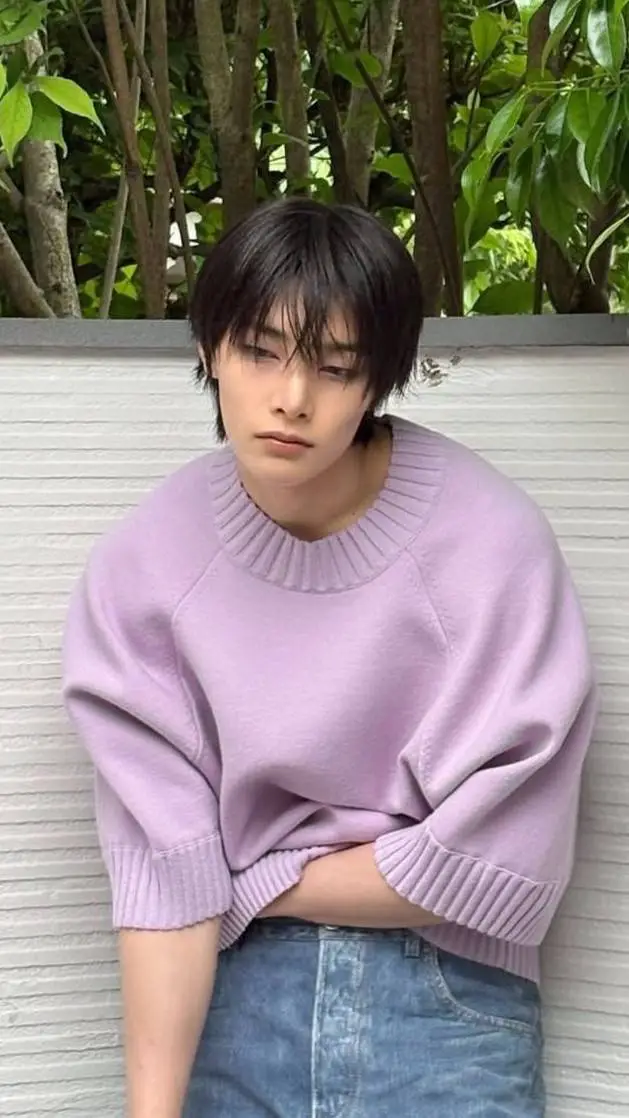 ai character: Lee know⭐️ background