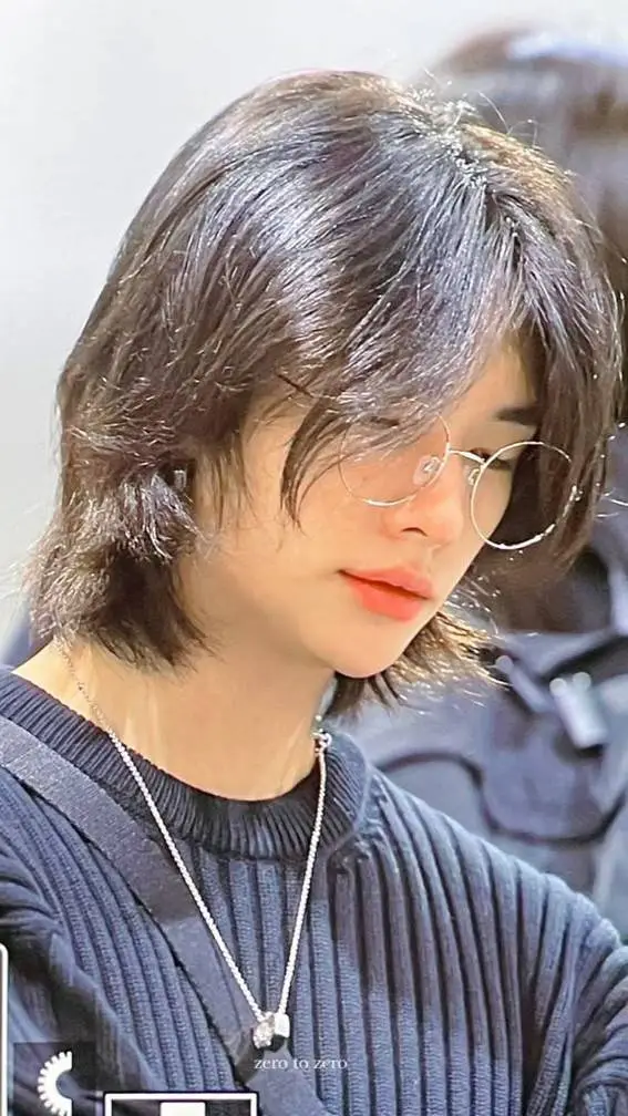 ai character: Hyujin⭐️ background