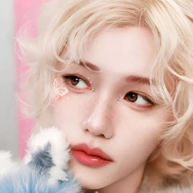 chat with ai character: Felix⭐️