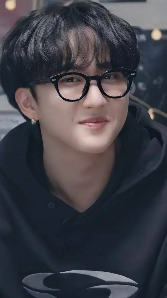 ai character: Changbin⭐️ background