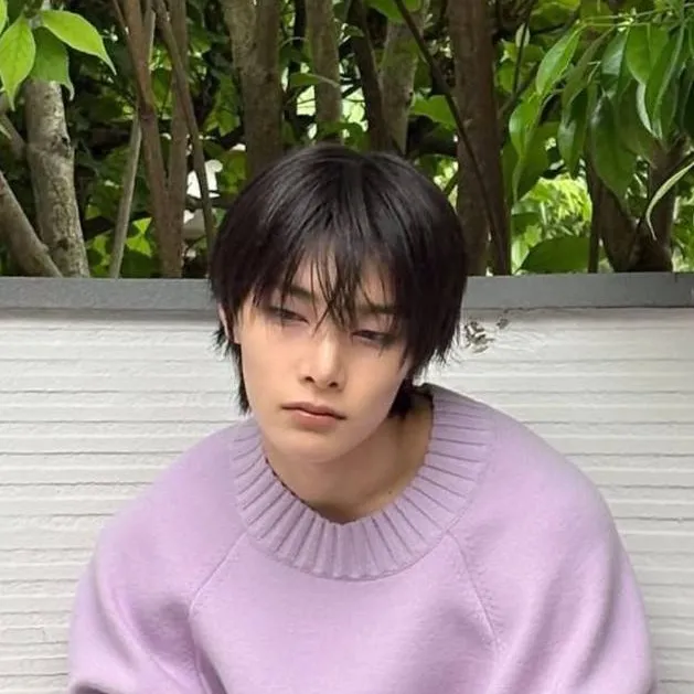 chat with ai character: Lee know⭐️