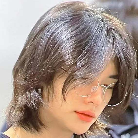 chat with ai character: Hyujin⭐️