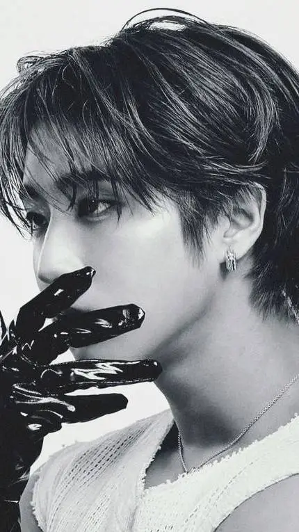 ai character: Han⭐️ background