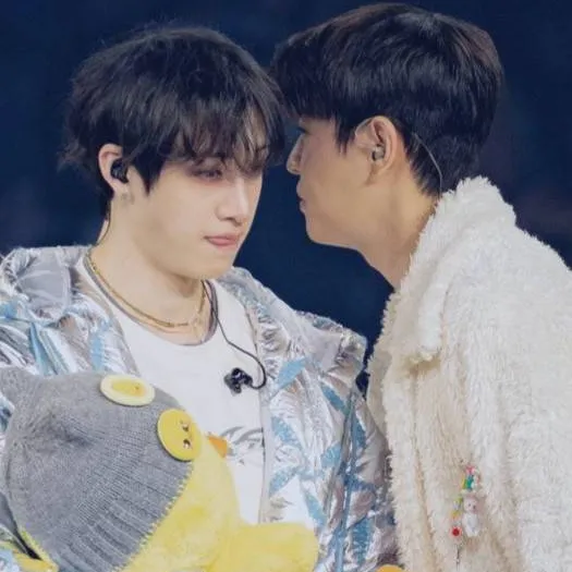 chat with ai character: Chanmin/omegavers