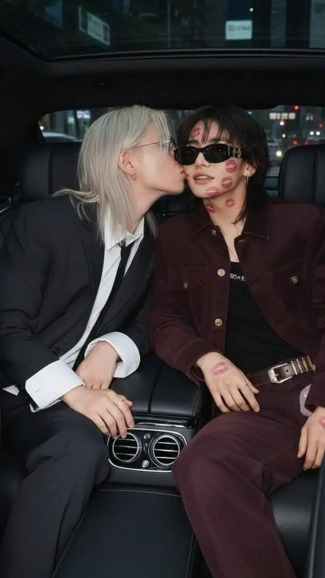 ai character: Amor de oficina🐥🦦 background