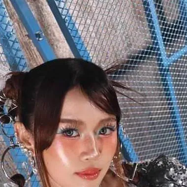 chat with ai character: MALOI