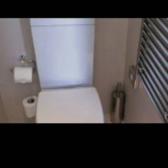 chat with ai character: Bathroom