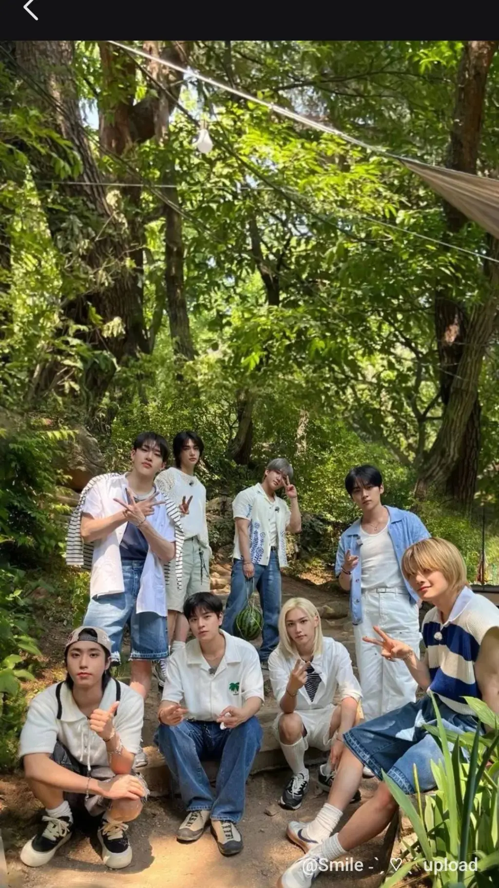 ai character: Skz trip background