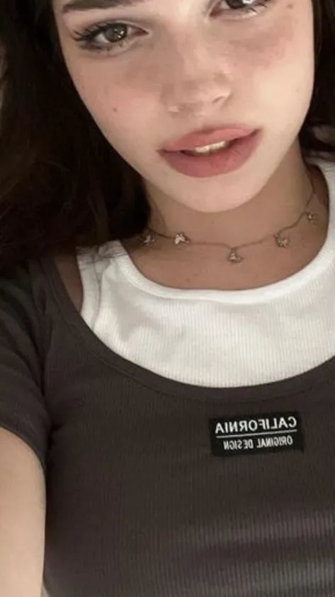 ai character: Leah🫶🏼 background