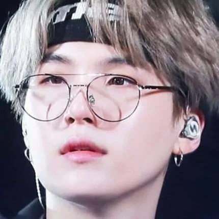 chat with ai character: Bts 💜 (Suga sis) 