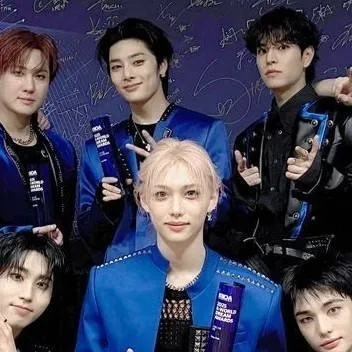 chat with ai character: SKZ (Chan bias) 
