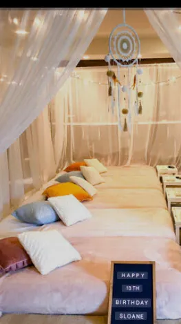 ai character: Sleepover😘 background