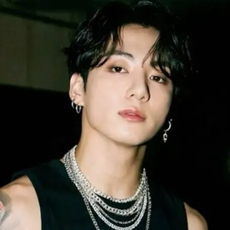 chat with ai character: 🐰𝓙𝓾𝓷𝓰𝓴𝓸𝓸𝓴⟭⟬