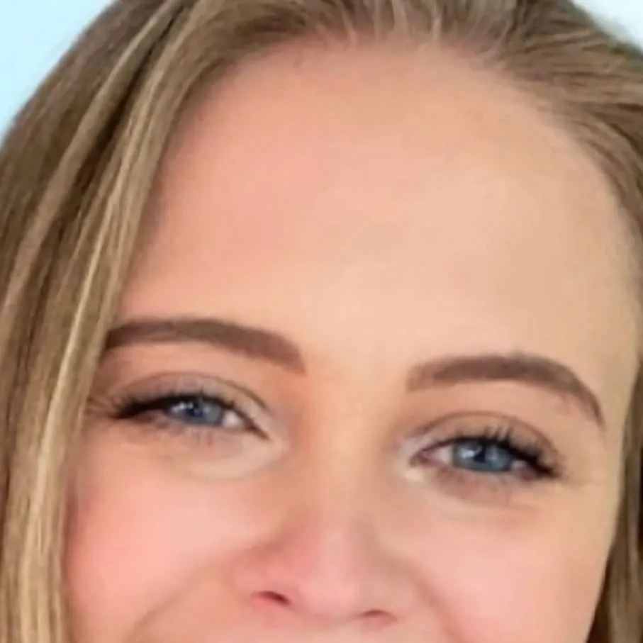 chat with ai character: chole