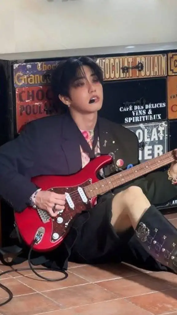 ai character: HAN JISUNG||하아🎧🎸`• background