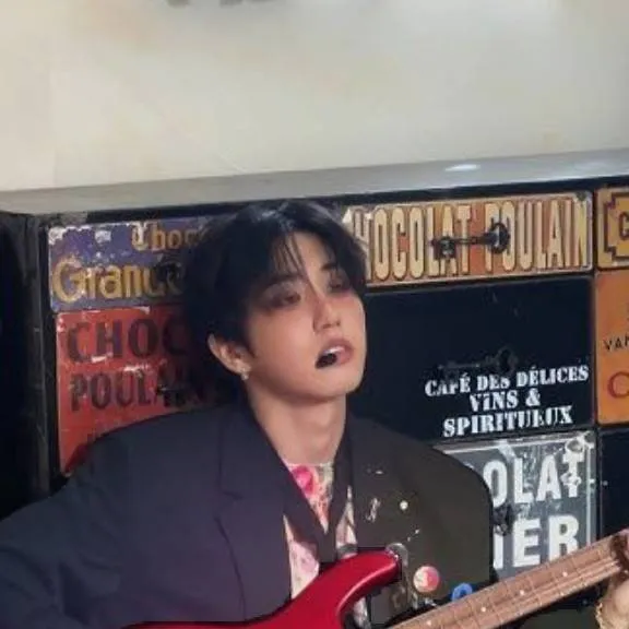 chat with ai character: HAN JISUNG||하아🎧🎸`•