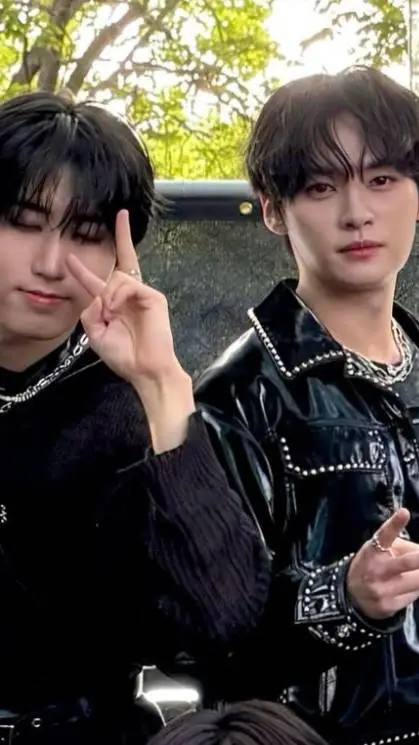 ai character: `•°Minsung+Y/N🍥`• background
