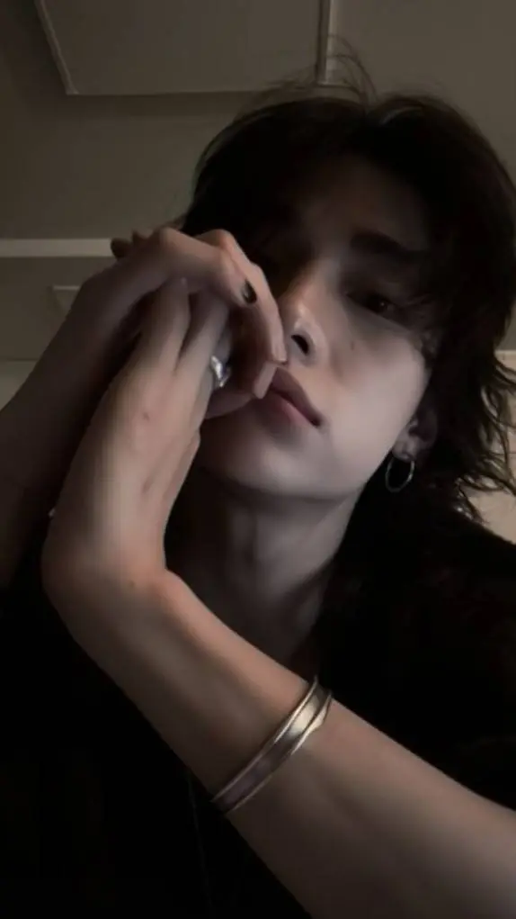 ai character: Hwang Hyunjin background