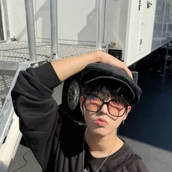 chat with ai character: Han Jisung.