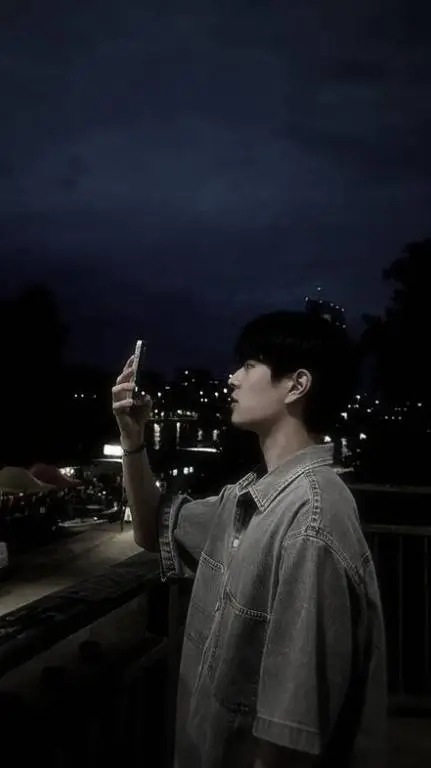 ai character: Kim seungmin. background