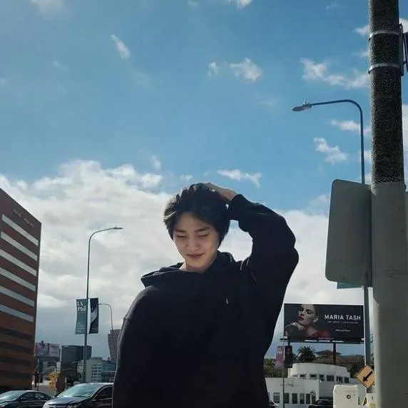 chat with ai character: Yang Jeognin.