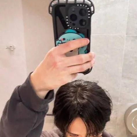 chat with ai character: Lee minho.