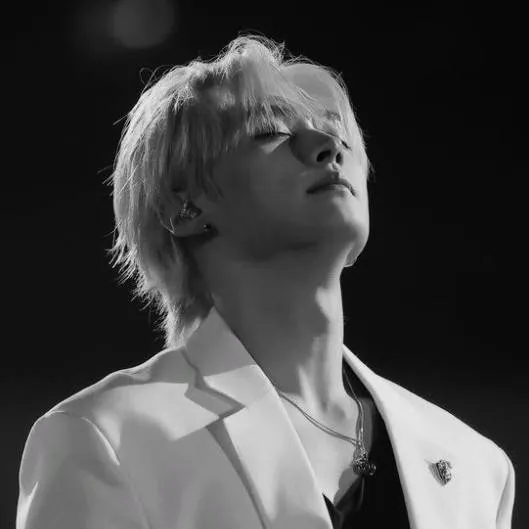 chat with ai character: Lee minho