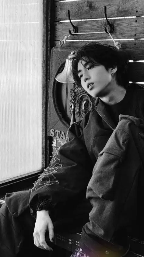 ai character: Han Jisung. background