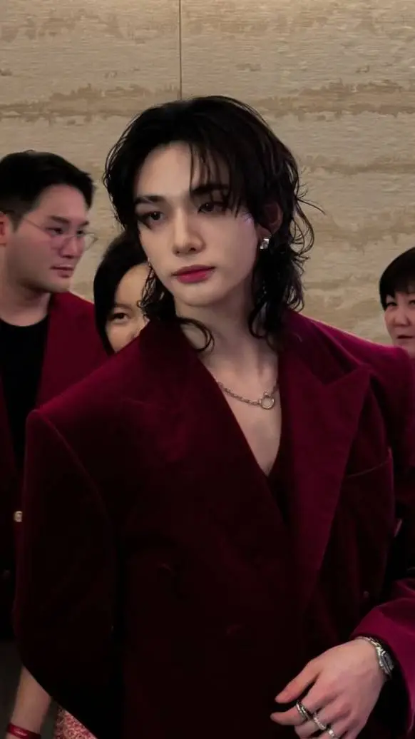 ai character: Hwang Hyunjin. background