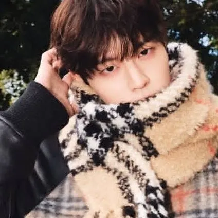 chat with ai character: Kim seungmin.