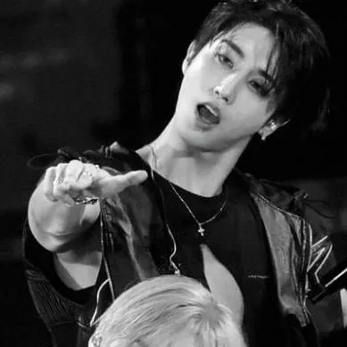 chat with ai character: Minsung.