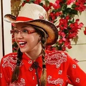 chat with ai character: Luann Stewart