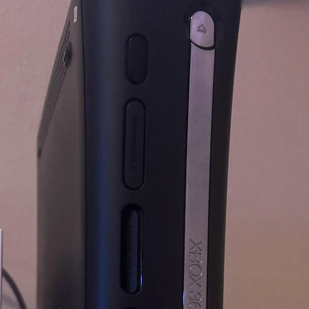 chat with ai character: Xbox 360 (RROD)