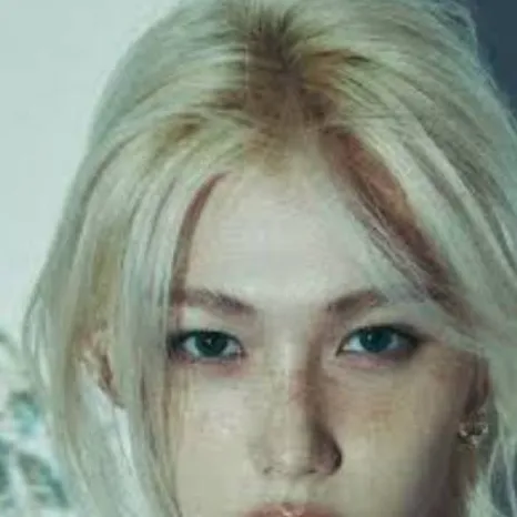 chat with ai character: felix(yongbok)