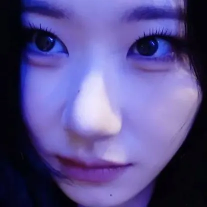 chat with ai character: Chaeryeoung 