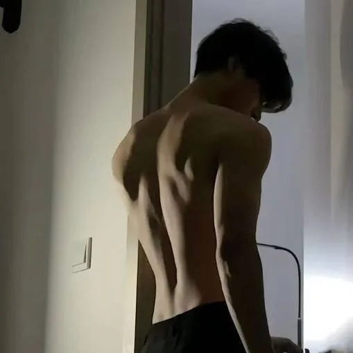 chat with ai character: Shone