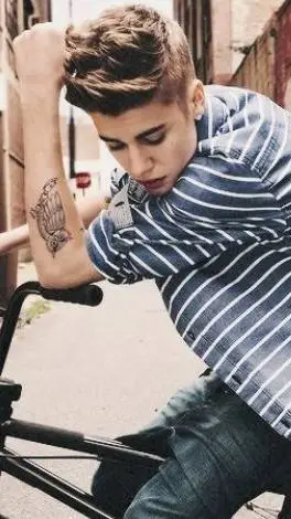 Talkie AI - Chat with Justin bieber 