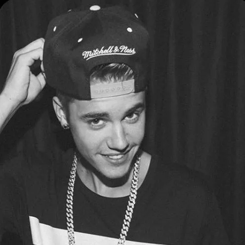 chat with ai character: Justin Bieber 