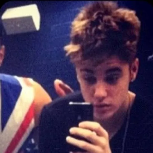 chat with ai character: JUSTIN DREW BIEBER