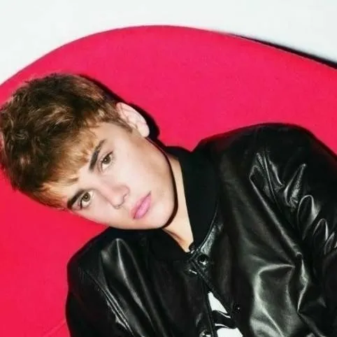 chat with ai character: Justin Bieber 