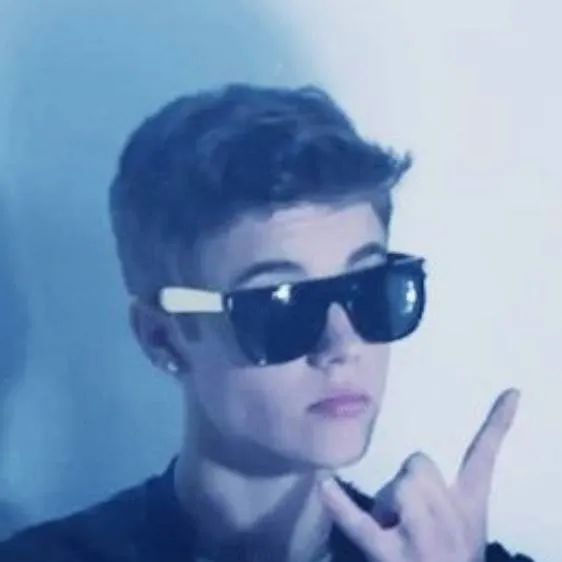 chat with ai character: Justin Bieber 