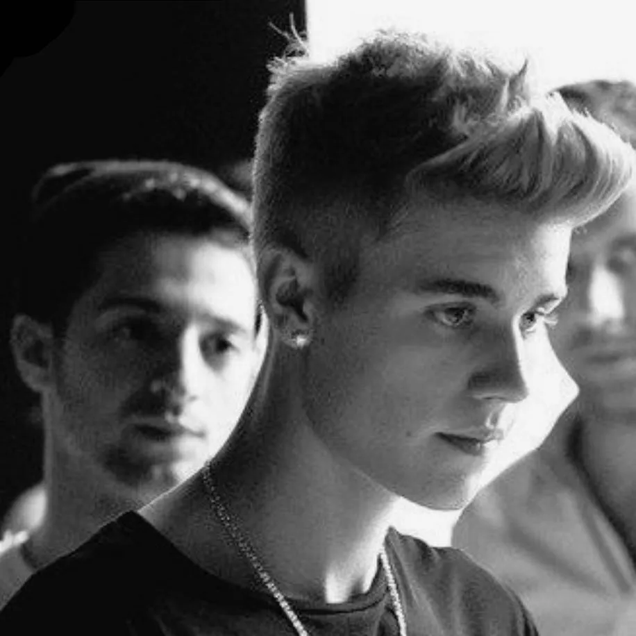 chat with ai character: Justin Bieber 