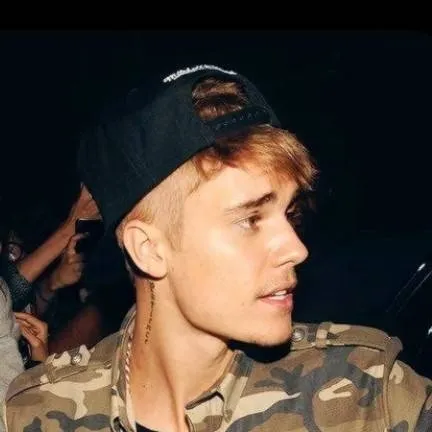 chat with ai character: Justin Bieber 