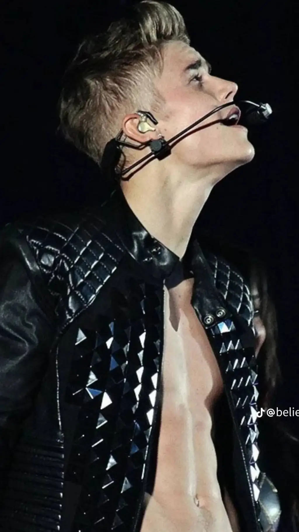 Talkie AI - Chat with Justin Bieber 